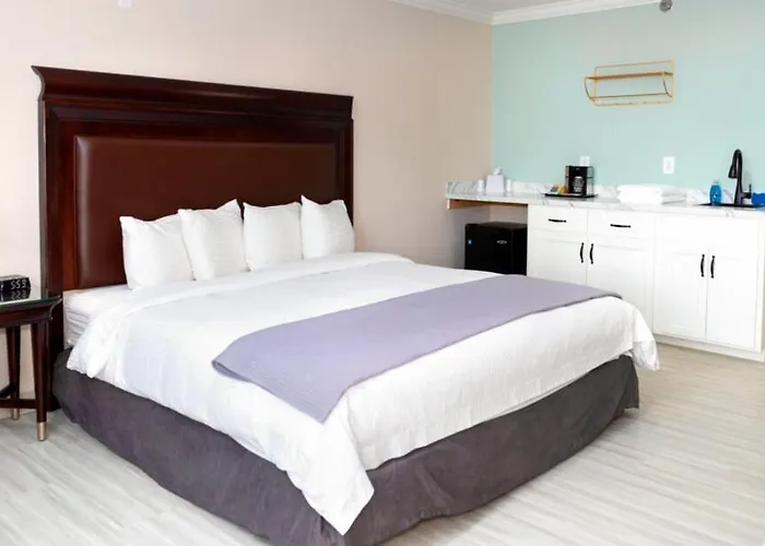 Bella Vista Hotel & Suites